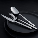 تاقمی چەقۆ و چەتاڵ و کەوچکی ناو قوتوی چەرمی Dalyan (٨٤ پارچە)