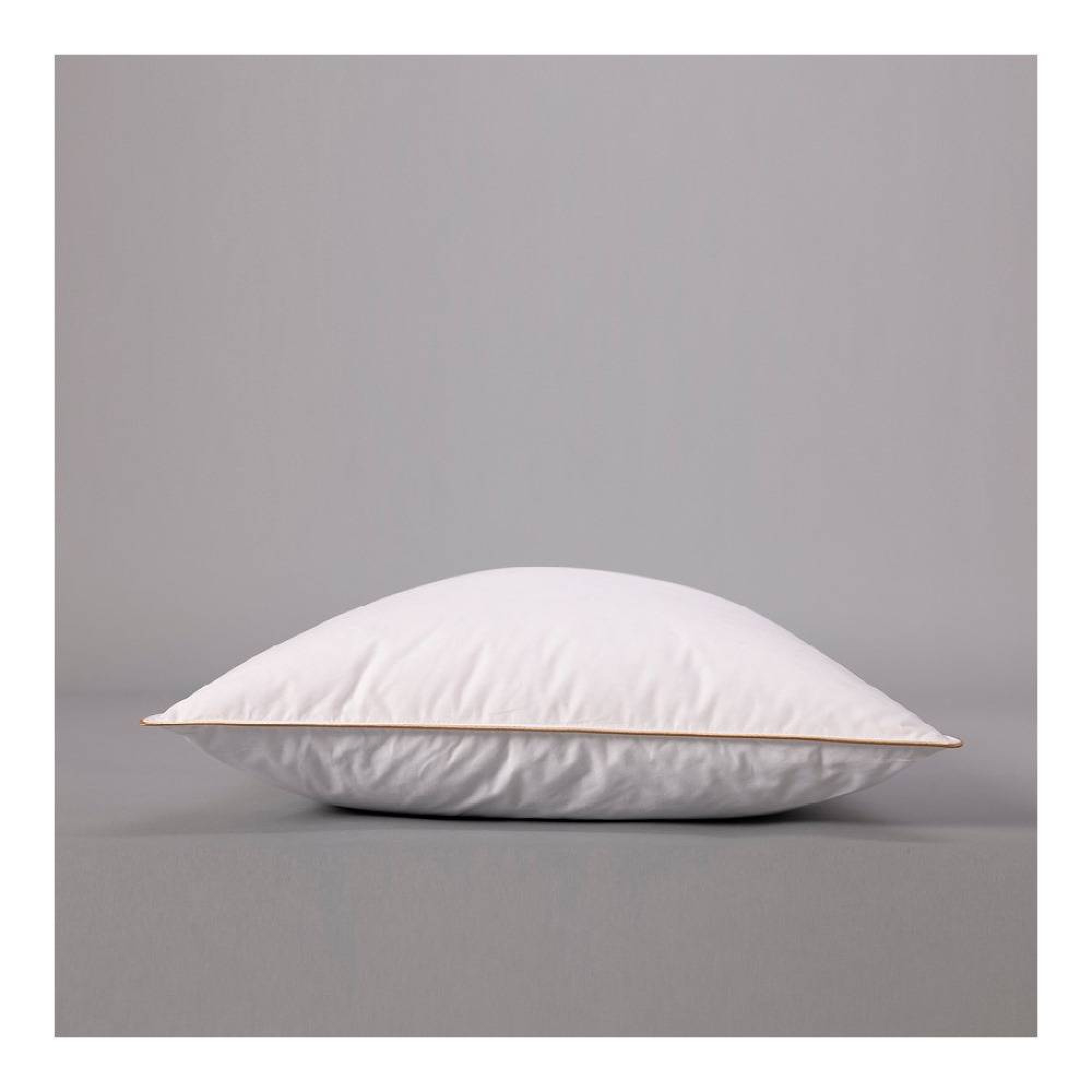 بالیفی لە پەڕی قاز 50*70 سم 600 گرامی لە مارکەی ئۆتێلۆ