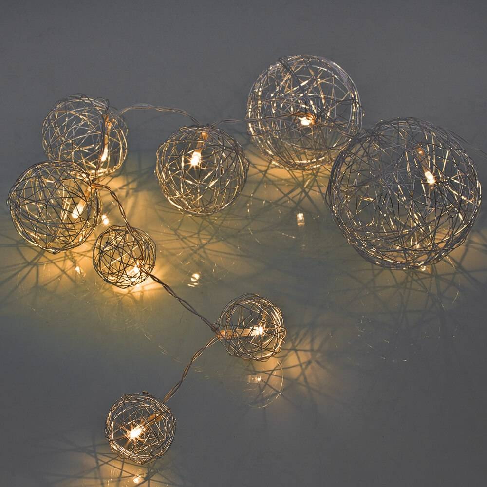 تاجە گوڵینەی زیویی (٩٠ سم) لەگەڵ ٨ لید