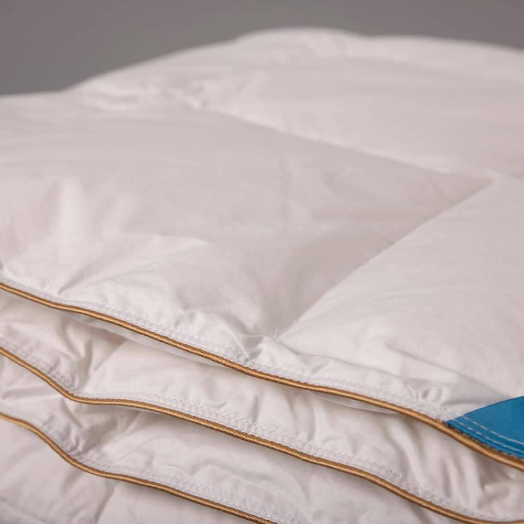 لێفی دۆنا لە پەڕی قاز  220*240 سم لە مارکەی ئۆتێلۆ