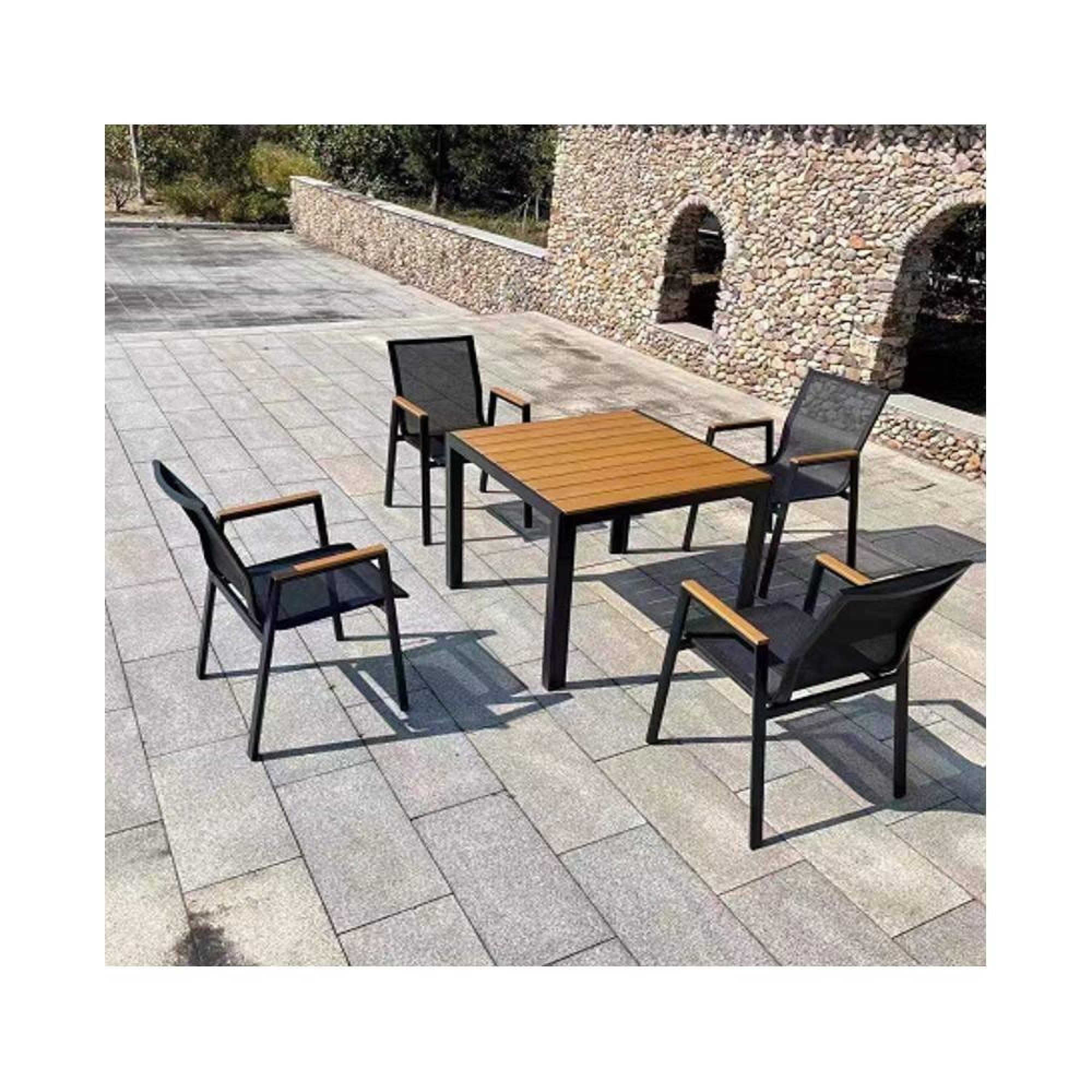 سێتی مێز و 4 دانە کورسی باخچە لە ئەلەمنیۆم بە ڕەنگی ئەنتراسایت 