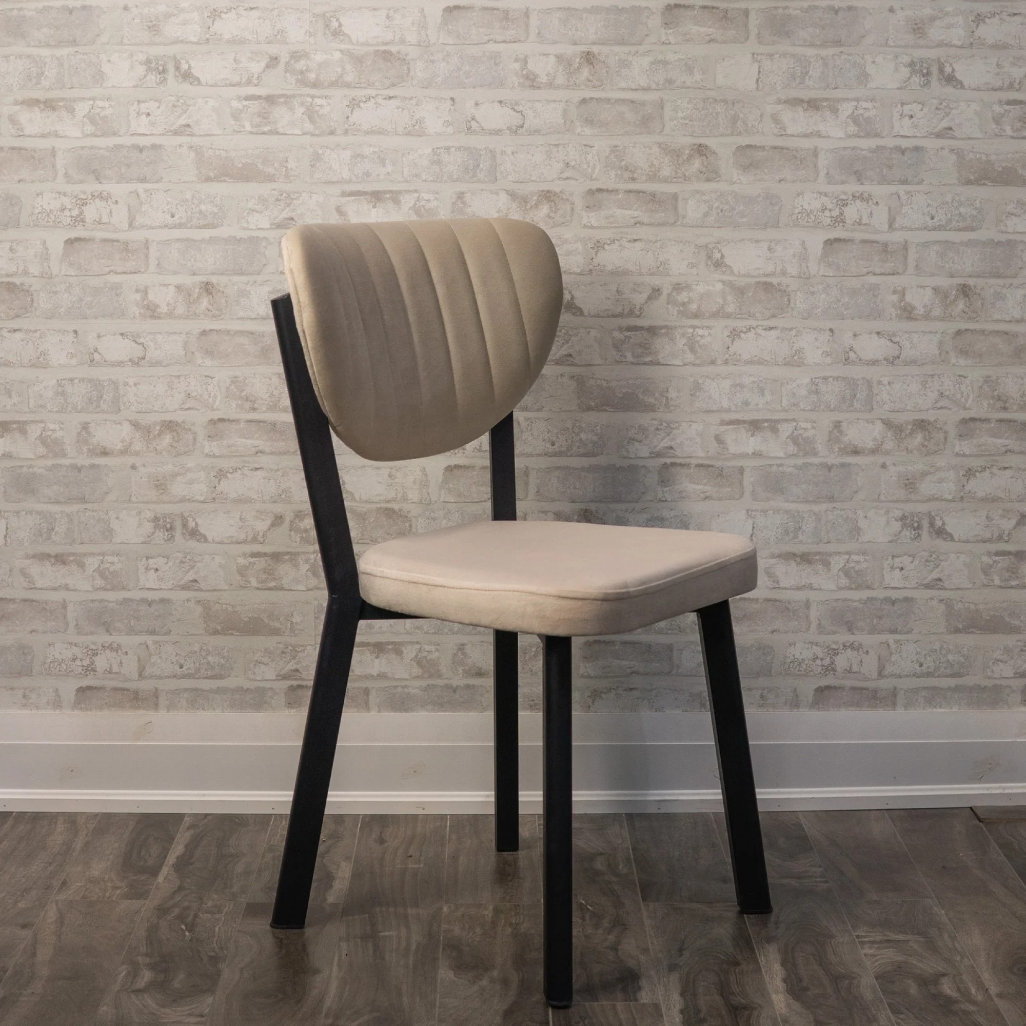 کورسی جۆری ئیستین؛ قاوەیی - BYFC05